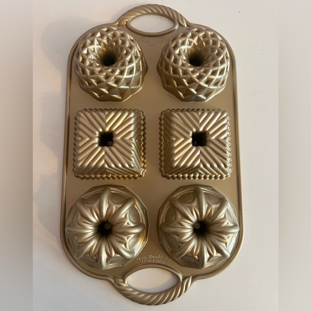 Nordic Ware Assorted Mini Bundt Cake Pan